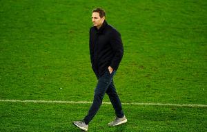 开云体育登录-兰帕德本轮英冠终场哨响后被罚下，记者：他好像对裁判说了什么