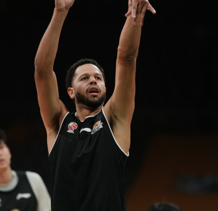 开云体育入口-辽宁热身胜北控！5人上双，哈维精准三分，2小将发挥，里勒轰29分|辽宁男篮|北控男篮|李虎翼|王岚嵚|鄢手骐_新浪体育_新浪新闻